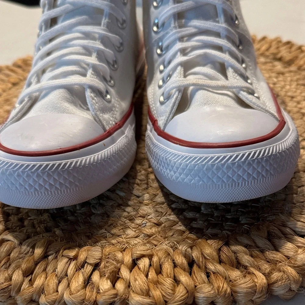 Converse Women’s White and Red Sneakers like new - Picture 6 of 6